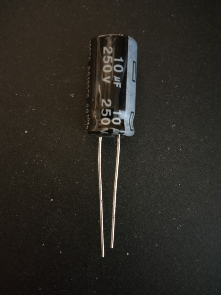 Capacitor Electrolytic - Radial - 250V / 10µF