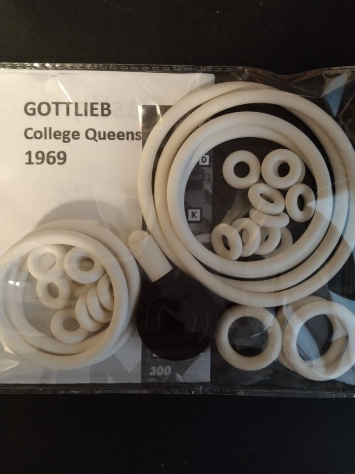 GOTTLIEB - College Queens - 1969 GOTTLIEB - College Queens - 1969