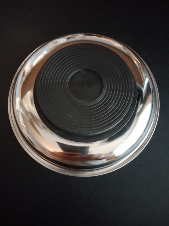 Magnetic Cup - 5-7/8"