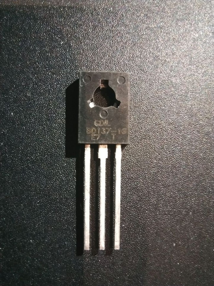 Transistor - BD137