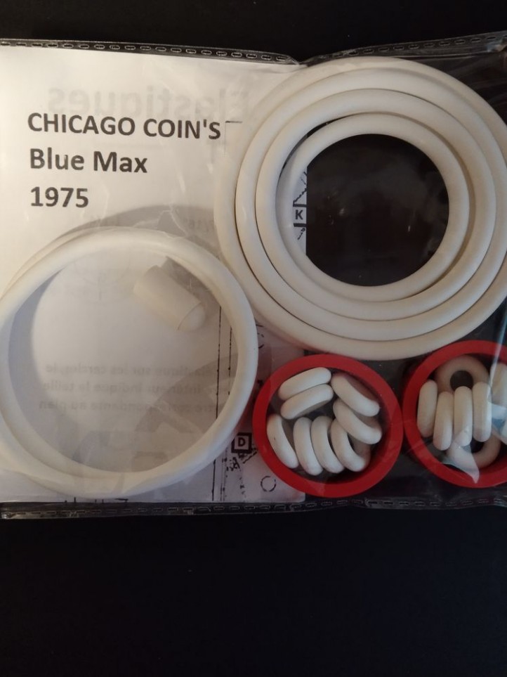 CHICAGO COIN'S - Blue Max - 1975