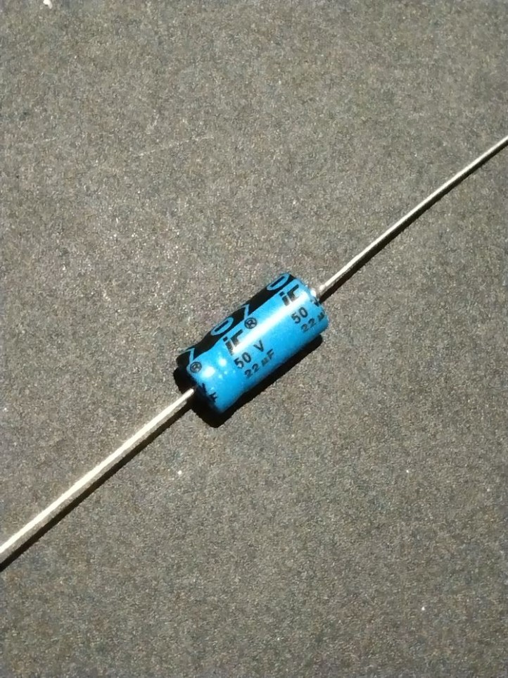 Capacitor Electrolytic - Axial - 50V / 22µF