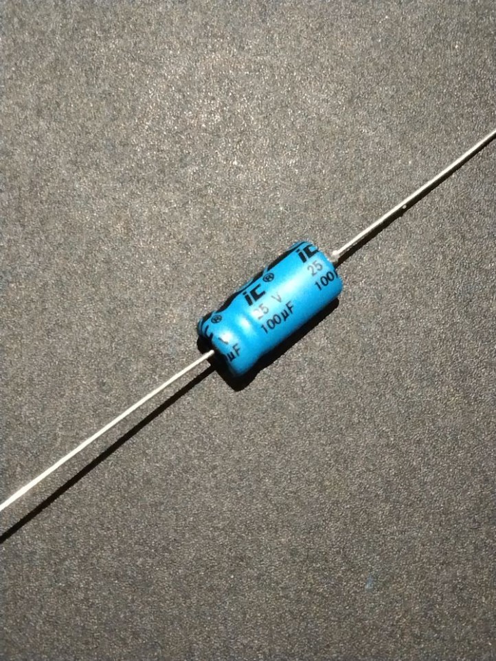 Condensateur Electrolytique - Axial - 25V / 100µF
