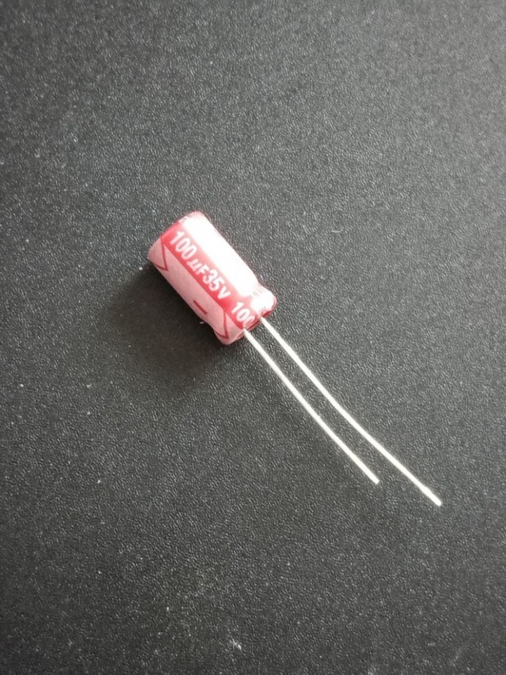 Capacitor Electrolytic - Radial - 35V / 100µF