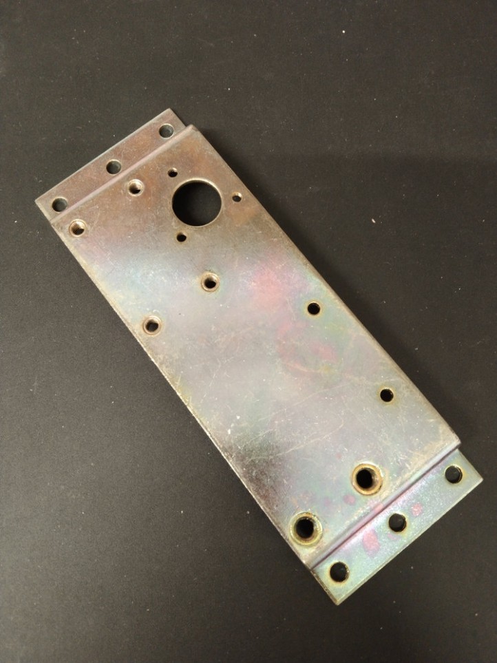 DATA EAST / SEGA / STERN - Flipper Bracket Base Plate Assembly - 515-5077-01 - Right
