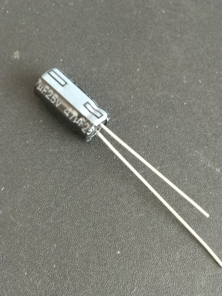Capacitor Electrolytic - Radial - 25V / 47µF