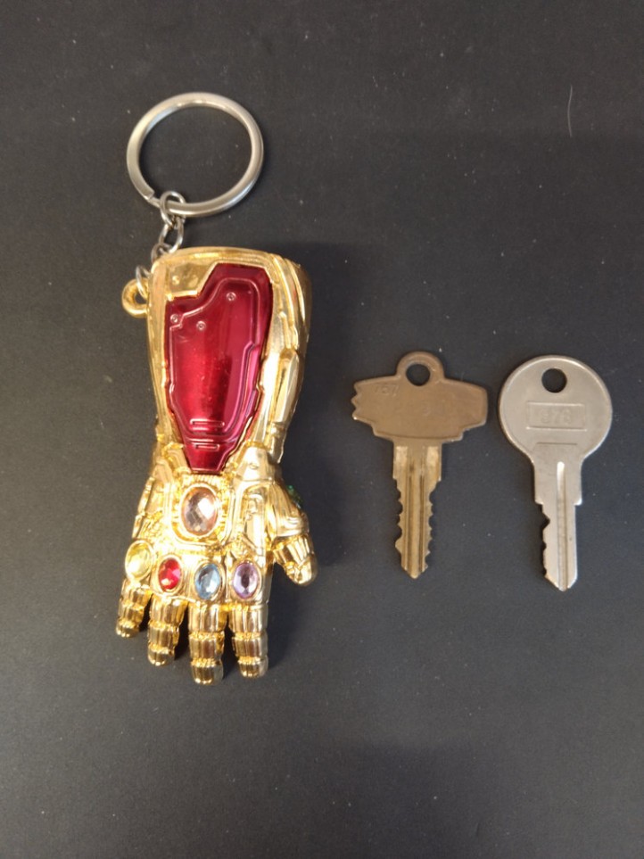 Porte Clé - Avengers - Gant - 3D