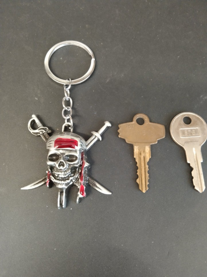 Key Holder - Pirates of the Caribbean - Skull