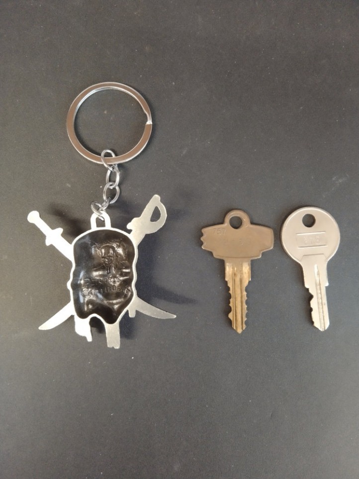 Key Holder - Pirates of the Caribbean - Skull