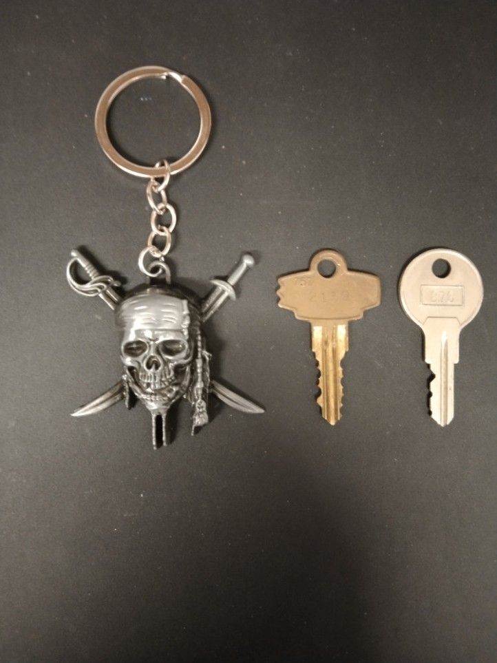 Key Holder - Pirates of the Caribbean - Skull