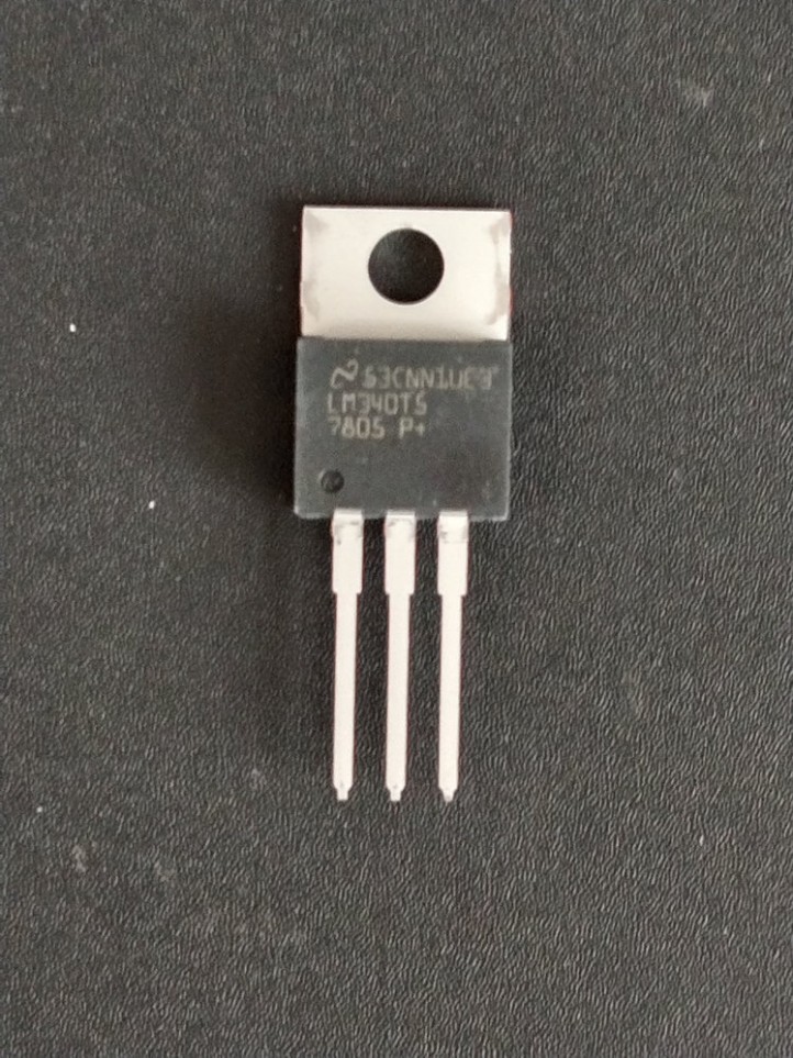 Voltage Regulator - LM340T5 - 5V