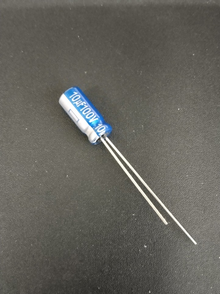 Condensateur Electrolytique - Radial - 100V / 10µF