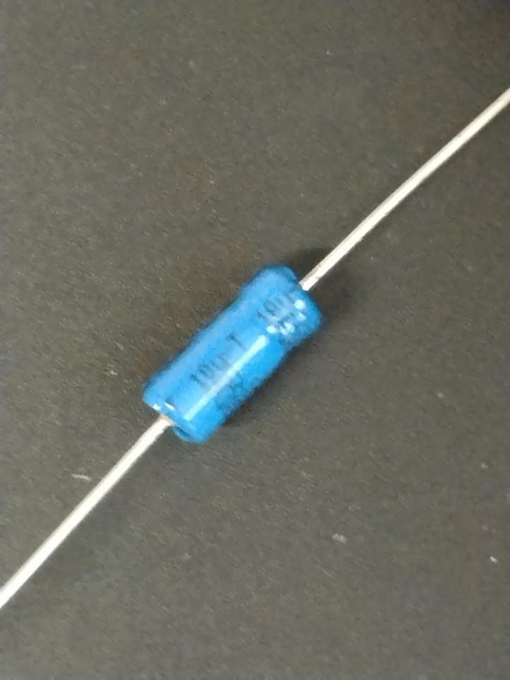 Capacitor Electrolytic - Axial - 25V / 10µF