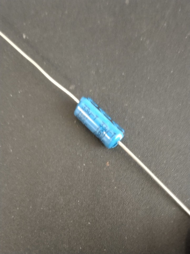 Capacitor Electrolytic - Axial - 16V / 33µF