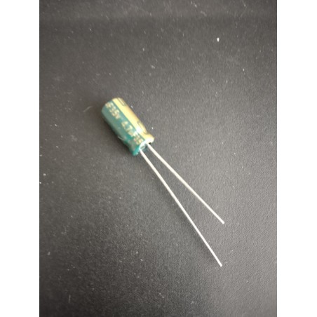 Capacitor Electrolytic - Radial - 35V / 4.7µF