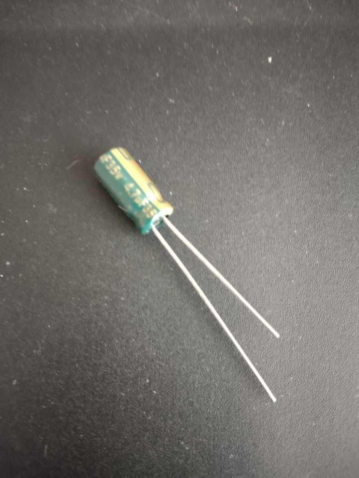 Capacitor Electrolytic - Radial - 35V / 4.7µF