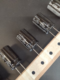 Capacitor Electrolytic - Radial - 25V / 4700µF