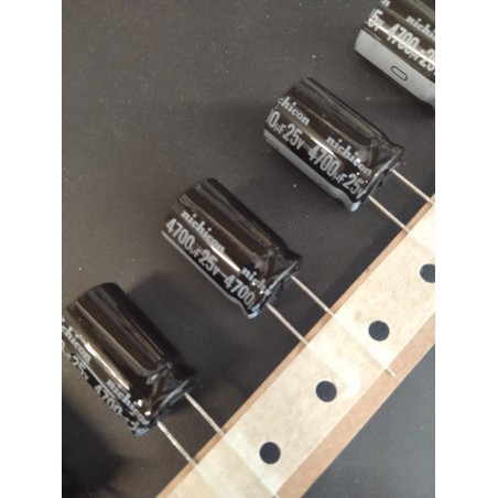 Capacitor Electrolytic - Radial - 25V / 4700µF